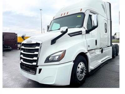 Freightliner CASCADIA 126 Sleeper Semi Truck - Detroit 455HP