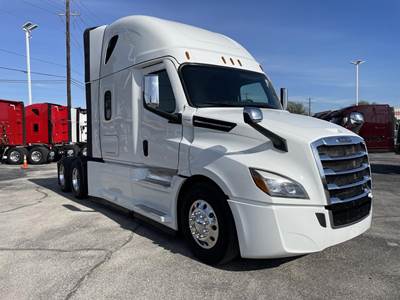 Freightliner CASCADIA 126 Sleeper Semi Truck - Detroit 455HP