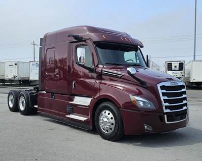 Freightliner CASCADIA 126 Sleeper Semi Truck - Detroit 400HP