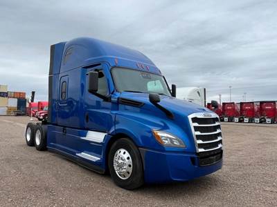 Freightliner Cascadia 126 Sleeper Semi Truck - Detroit 400HP