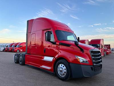 Freightliner Cascadia 126 Sleeper Semi Truck - Cummins 450HP