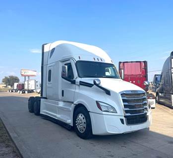 Freightliner CASCADIA 126 Sleeper Semi Truck - Detroit 455HP