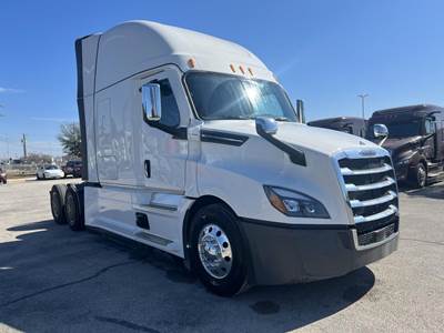Freightliner Cascadia 126 Sleeper Semi Truck - Detroit 455HP