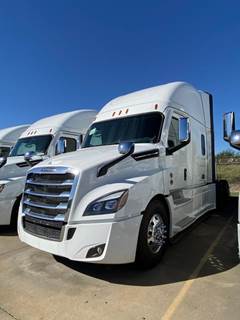 Freightliner Cascadia 126 Sleeper Semi Truck - Detroit 505HP