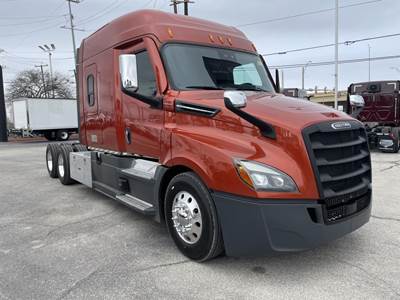 Freightliner CASCADIA 126 Sleeper Semi Truck - Detroit 455HP