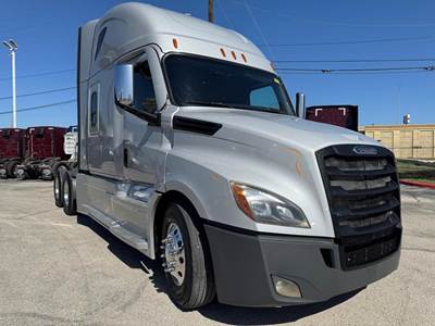 Freightliner CASCADIA 126 Sleeper Semi Truck - Detroit 455HP