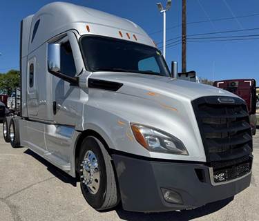 Freightliner CASCADIA 126 Sleeper Semi Truck - Detroit 455HP