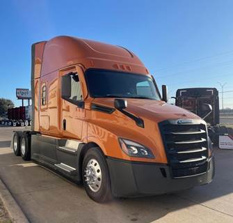 Freightliner Cascadia 126 Sleeper Semi Truck - Detroit 455HP