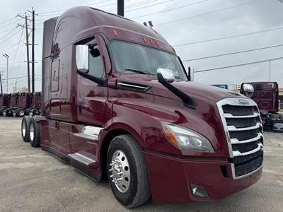 Freightliner Cascadia 126 Sleeper Semi Truck - Detroit 455HP