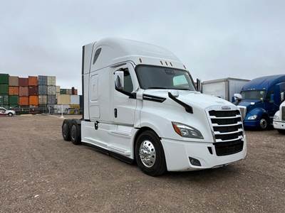 Freightliner Cascadia 126 Sleeper Semi Truck - Detroit 455HP