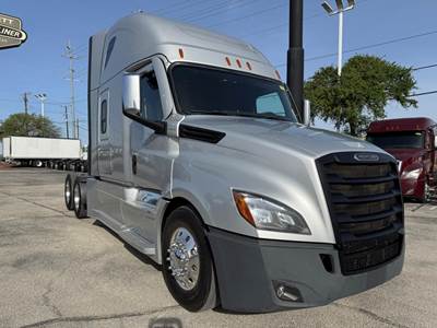 Freightliner CASCADIA 126 Sleeper Semi Truck - Detroit 455HP