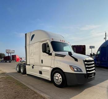 Freightliner Cascadia 126 Sleeper Semi Truck - Detroit 455HP