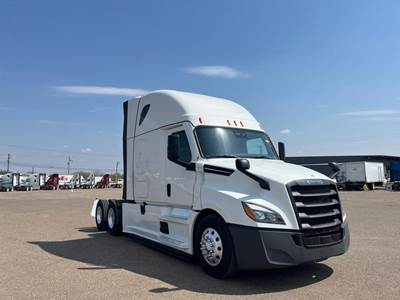 Freightliner Cascadia 126 Sleeper Semi Truck - Detroit 455HP