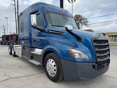 Freightliner CASCADIA 126 Sleeper Semi Truck - Detroit 455HP