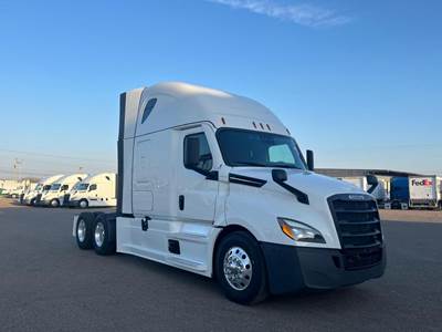 Freightliner Cascadia 126 Sleeper Semi Truck - Detroit 455HP