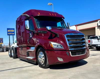 Freightliner Cascadia 126 Sleeper Semi Truck - Detroit 400HP