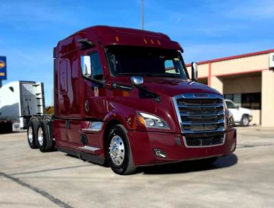 Freightliner Cascadia 126 Sleeper Semi Truck - Detroit 400HP