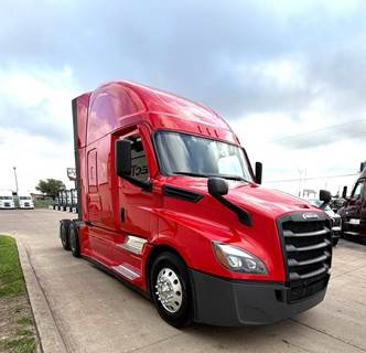 Freightliner Cascadia 126 Sleeper Semi Truck - Cummins 450HP