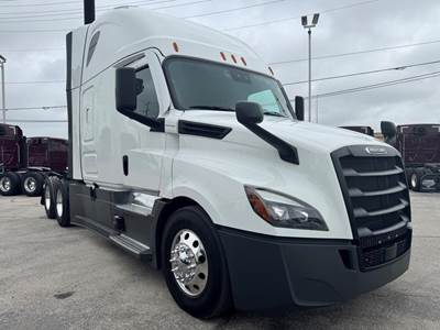 Freightliner Cascadia 126 Sleeper Semi Truck - Detroit 455HP