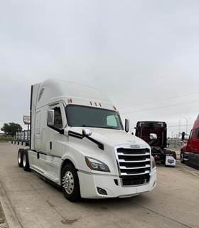 Freightliner Cascadia 126 Sleeper Semi Truck - Detroit 455HP