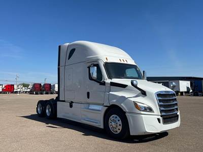 Freightliner Cascadia 126 Sleeper Semi Truck - Detroit 455HP