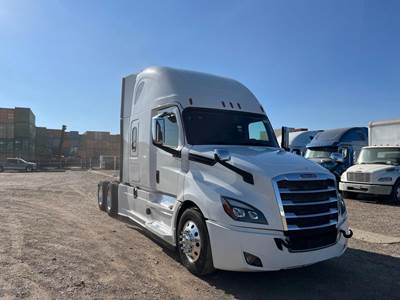 Freightliner Cascadia 126 Sleeper Semi Truck - Detroit 455HP