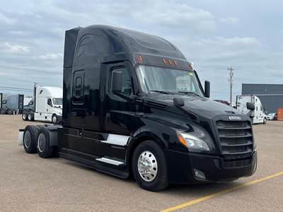 Freightliner Cascadia 126 Sleeper Semi Truck - Detroit 455HP
