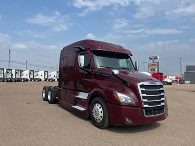 Freightliner CASCADIA 126 Sleeper Semi Truck - Detroit 400HP