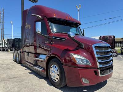 Freightliner CASCADIA 126 Sleeper Semi Truck - Detroit 400HP