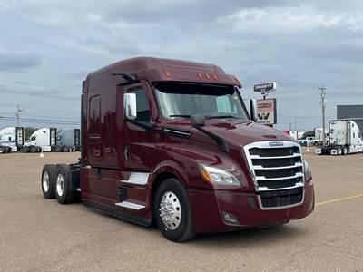 Freightliner CASCADIA 126 Sleeper Semi Truck - Detroit 400HP