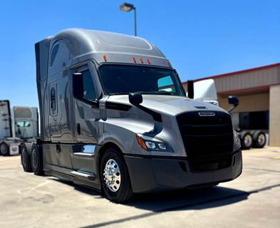 Freightliner Cascadia 126 Sleeper Semi Truck - Detroit 400HP