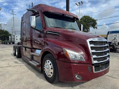 Freightliner CASCADIA 126 Sleeper Semi Truck - Detroit 400HP