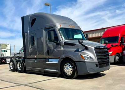 Freightliner Cascadia 126 Sleeper Semi Truck - Detroit 400HP