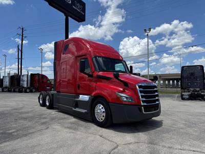 Freightliner CASCADIA 126 Sleeper Semi Truck - Detroit 455HP