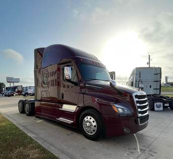 Freightliner Cascadia 126 Sleeper Semi Truck - Cummins 450HP