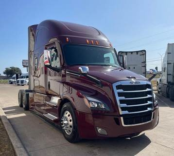 Freightliner Cascadia 126 Sleeper Semi Truck - Cummins 450HP
