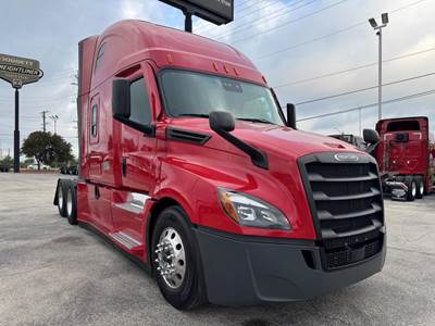 Freightliner CASCADIA 126 Sleeper Semi Truck - Detroit 455HP
