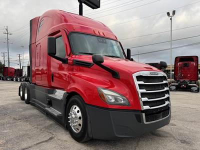 Freightliner Cascadia 126 Sleeper Semi Truck - Detroit 425HP