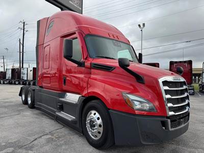 Freightliner Cascadia 126 Sleeper Semi Truck - Detroit 425HP