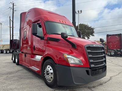 Freightliner Cascadia 126 Sleeper Semi Truck - Detroit 455HP