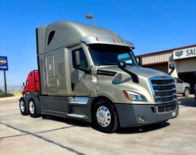 Freightliner Cascadia 126 Sleeper Semi Truck - Detroit 455HP