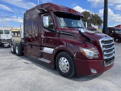 Freightliner CASCADIA 126 Sleeper Semi Truck - Detroit 425HP