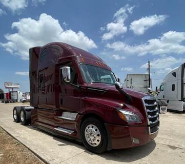 Freightliner Cascadia 126 Sleeper Semi Truck - Cummins 450HP