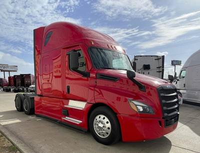 Freightliner Cascadia 126 Sleeper Semi Truck - Detroit 455HP
