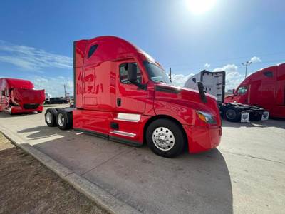 Freightliner Cascadia 126 Sleeper Semi Truck - Detroit 455HP