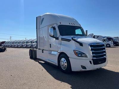 Freightliner Cascadia 126 Sleeper Semi Truck - Detroit 455HP