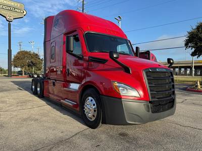 Freightliner Cascadia 126 Sleeper Semi Truck - Detroit 455HP