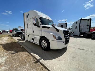 Freightliner CASCADIA 126 Sleeper Semi Truck - Detroit 455HP
