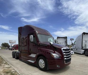 Freightliner Cascadia 126 Sleeper Semi Truck - Cummins 450HP