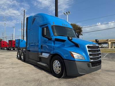 Freightliner CASCADIA 126 Sleeper Semi Truck - Detroit 425HP